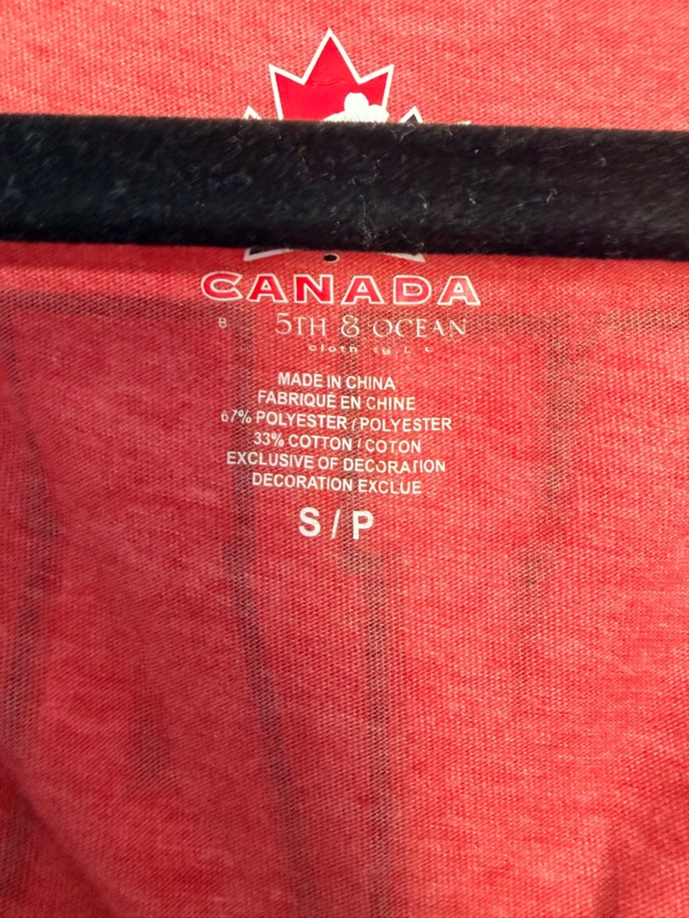 5th & Ocean Red Canada Maple V‑Neck Tee - Picture 3 of 3